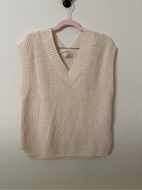 BE COOL Cream V-Neck Sleeveless Knit Vest
